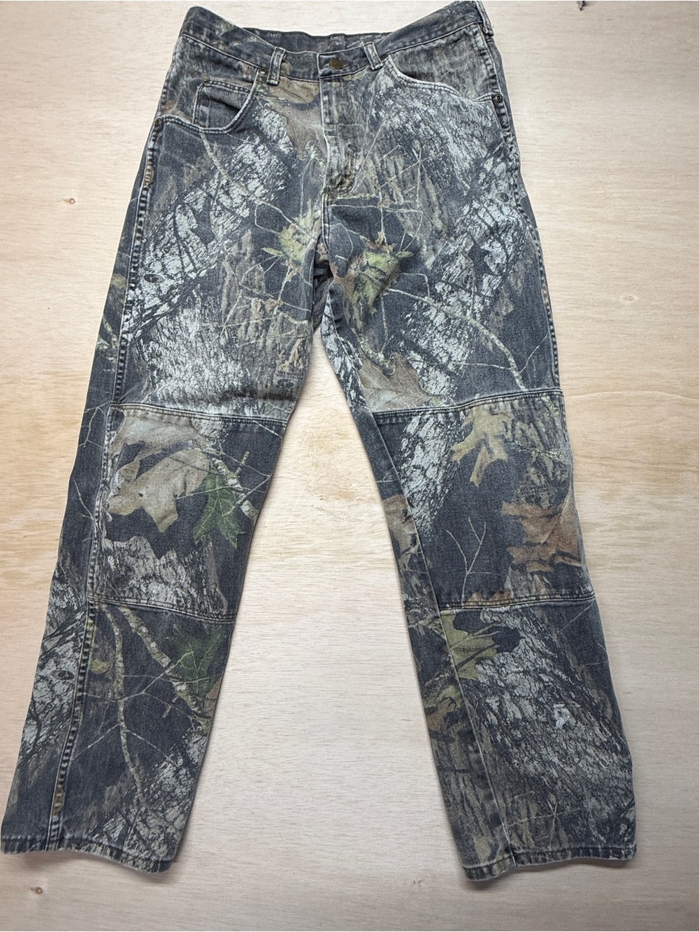 Vintage Wrangler Authentic Jeans – Mossy Oak Camo Double Knee denim Pants